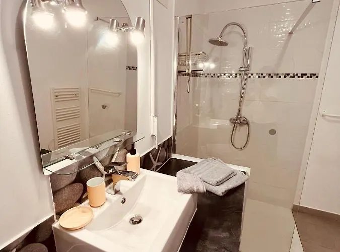 Appartement Superbe T2 Avec Place De Parking Ajaccio (Corsica)